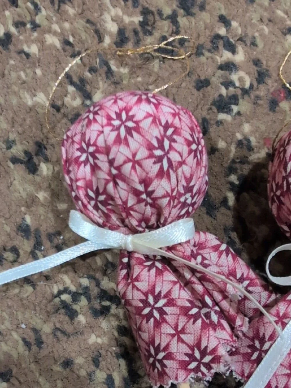 Decorative Mauve Lollipop Ornaments with White Ribbon – 11 Lollipops